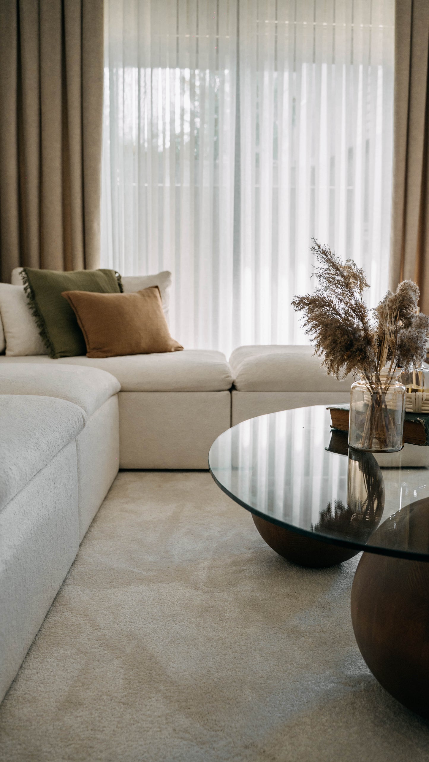 Kırık Beyaz Sade Modern Halı