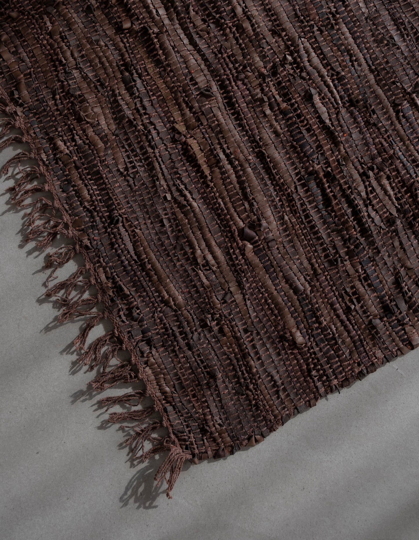 Carpetde Özel El Dokuma Deri Kilim Kahverengi