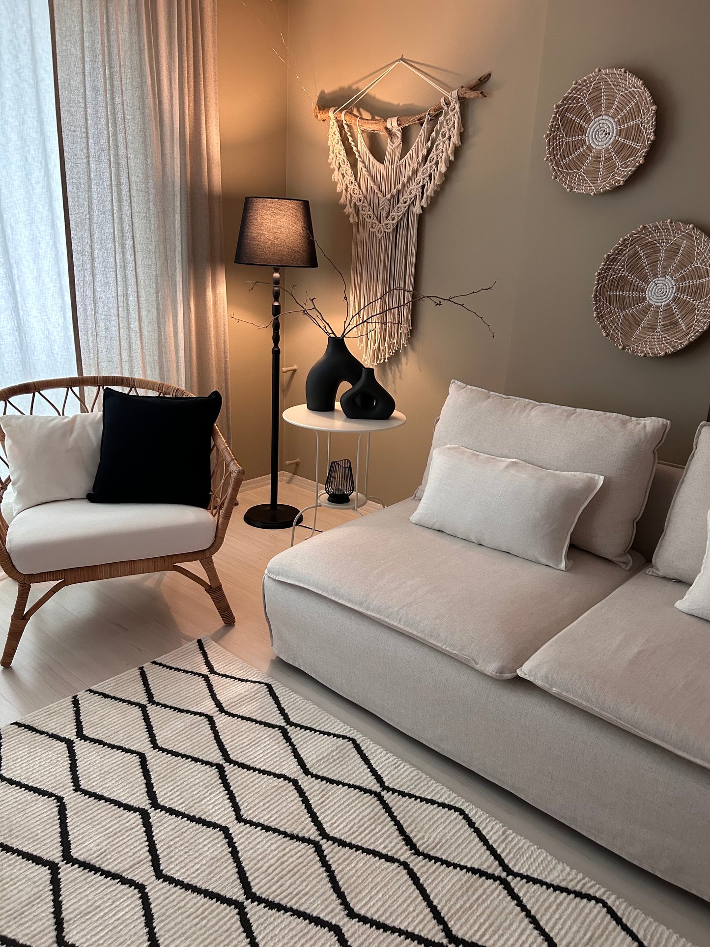Carpetde Yeni Nesil Halı Domro XL Serisi - İskandinav Siyah Çizgili