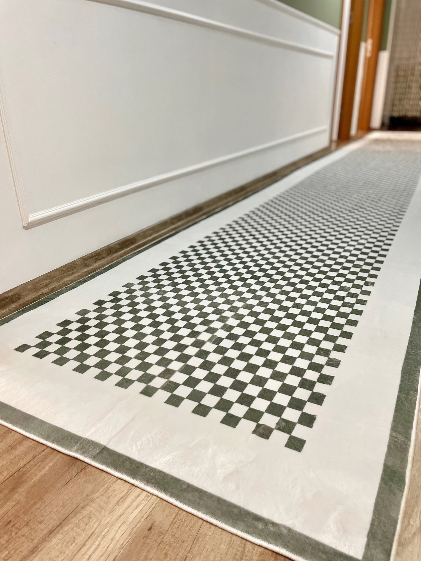 Carpetde Makinede yıkanabilir Louper Serisi Koyu Yeşil Dama Modern Desen