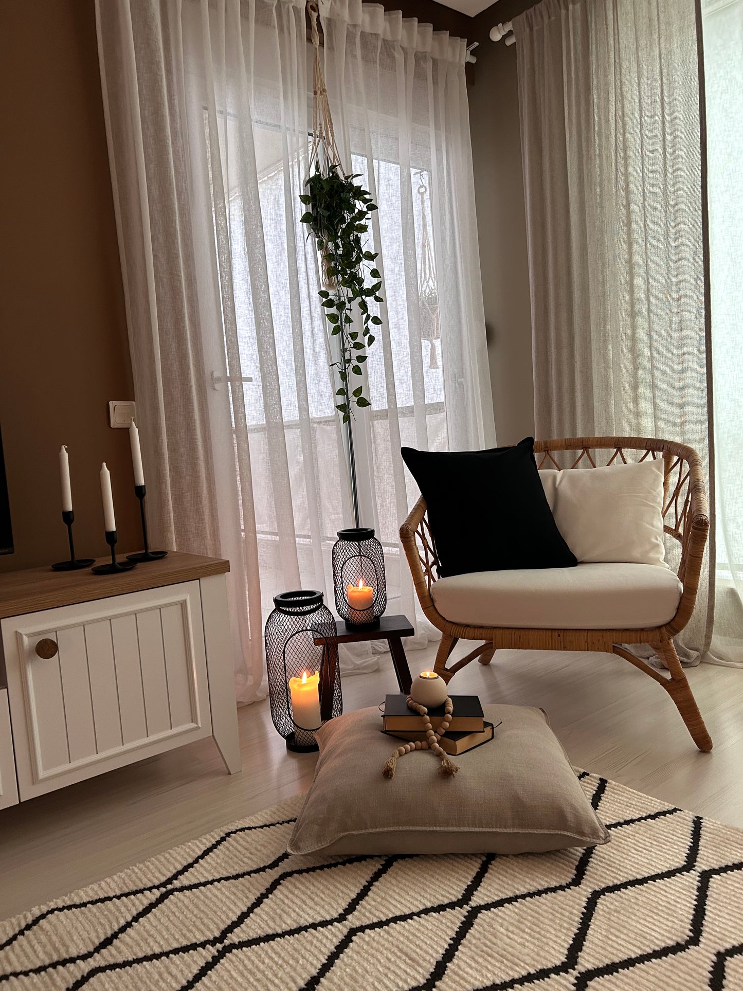 Carpetde Yeni Nesil Halı Domro XL Serisi - İskandinav Siyah Çizgili